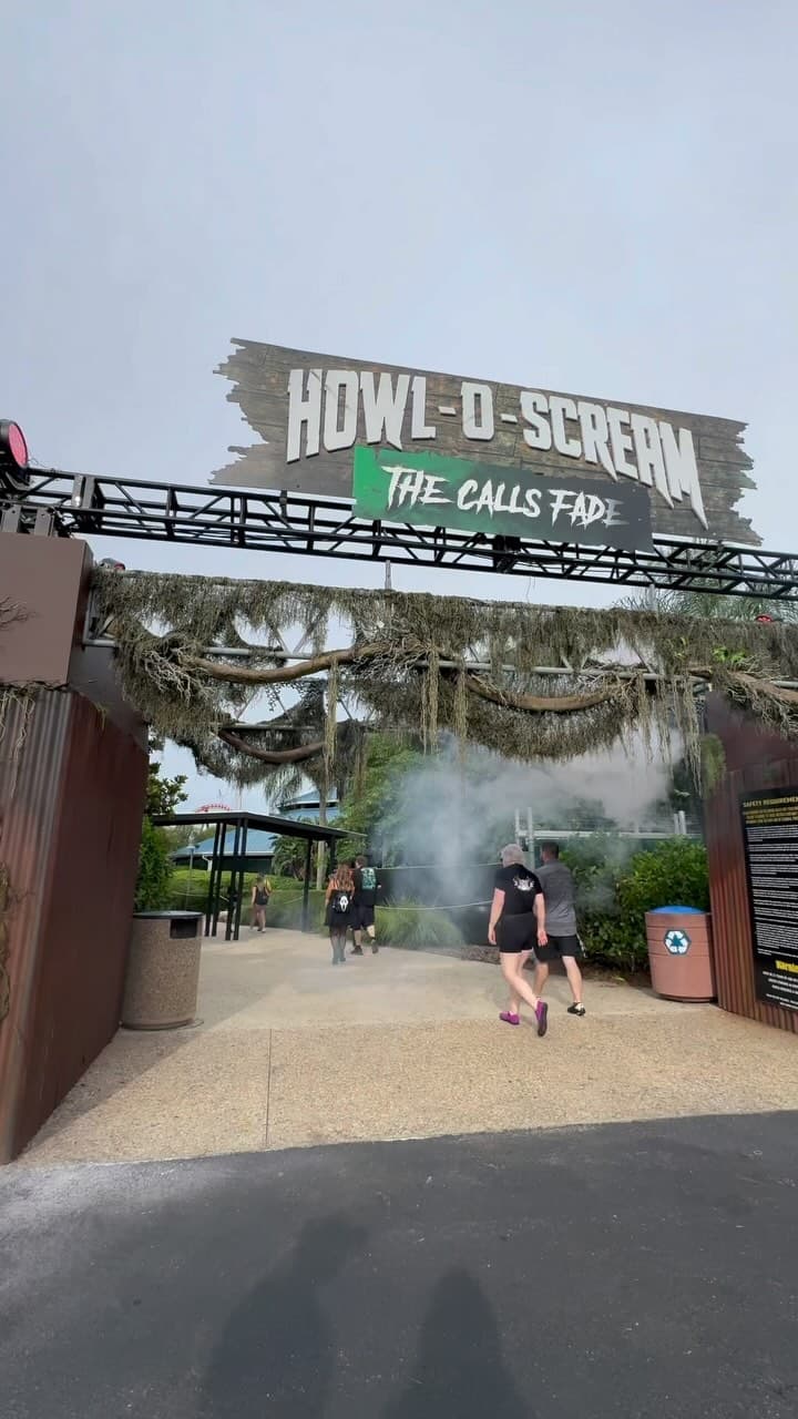 SeaWorld Orlando’s Howl-O-Scream 2024 is here! 🎃👻 With 5 haunted houses and horrifying scare zones, there’s no…